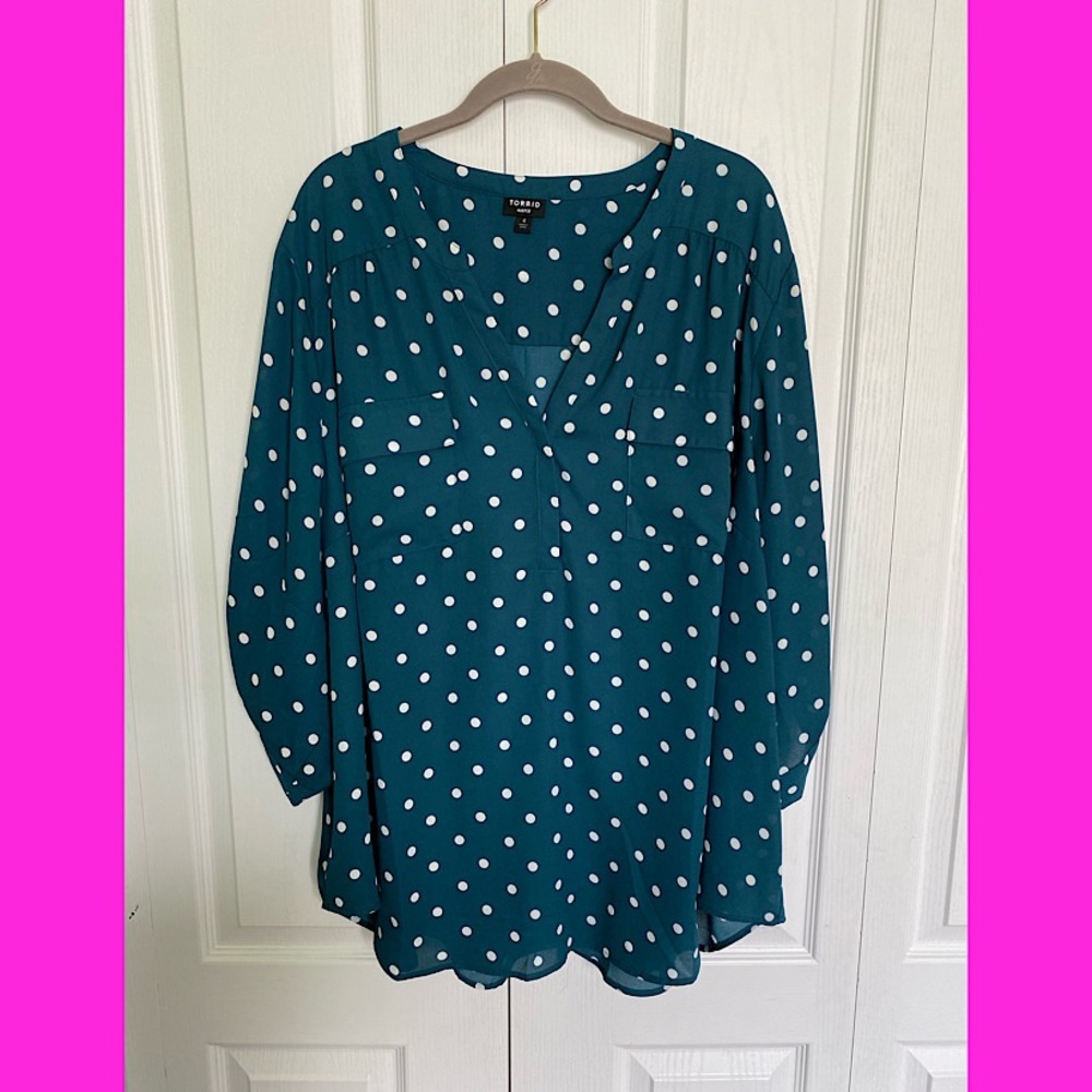 Cute Teal/Green Polka Dot Top